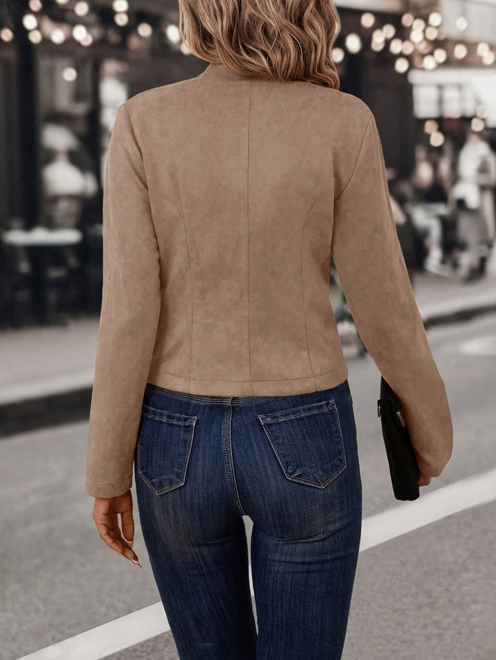 "Manteau femme double boutonnage chic en faux daim, couleur sable, coupe élégante pour un look sophistiqué et moderne."