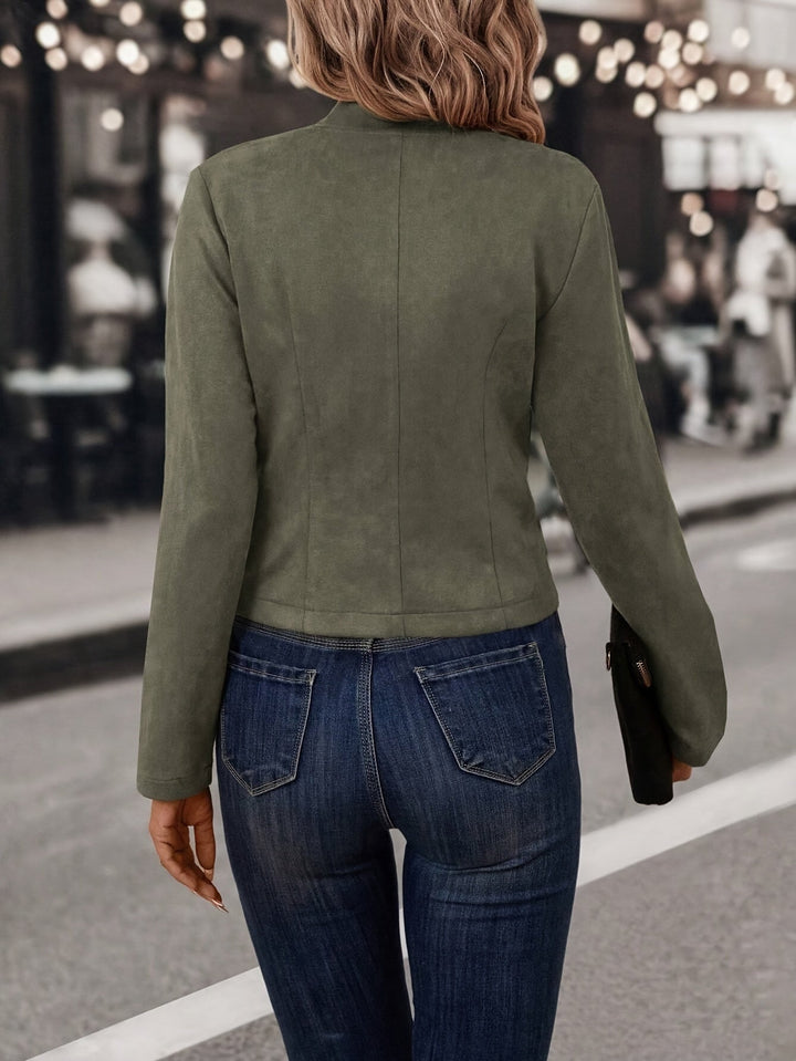 "Manteau femme double boutonnage chic en faux daim, couleur sable, coupe élégante pour un look sophistiqué et moderne."