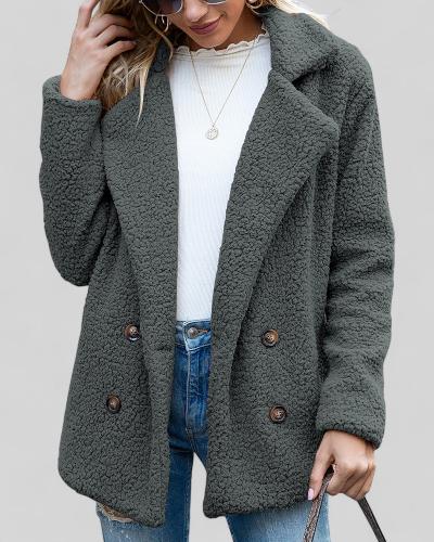 Manteau chaud et chic pour femme, parfait pour la mode et le confort en saison froide.