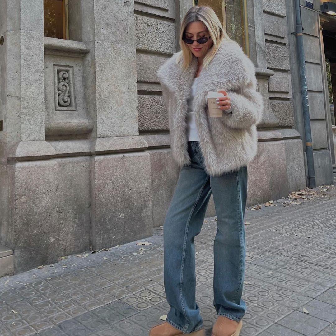 Manteau femme, fourrure synthétique éco-responsable.  Coupe élégante et chaude.  Luxe éthique.