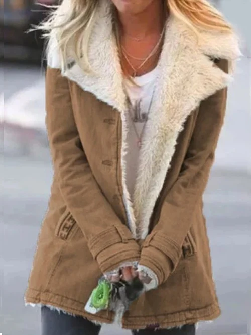 Femme en manteau hiver imperméable et coupe-vent, look élégant et chaud, pour les journées froides et venteuses.