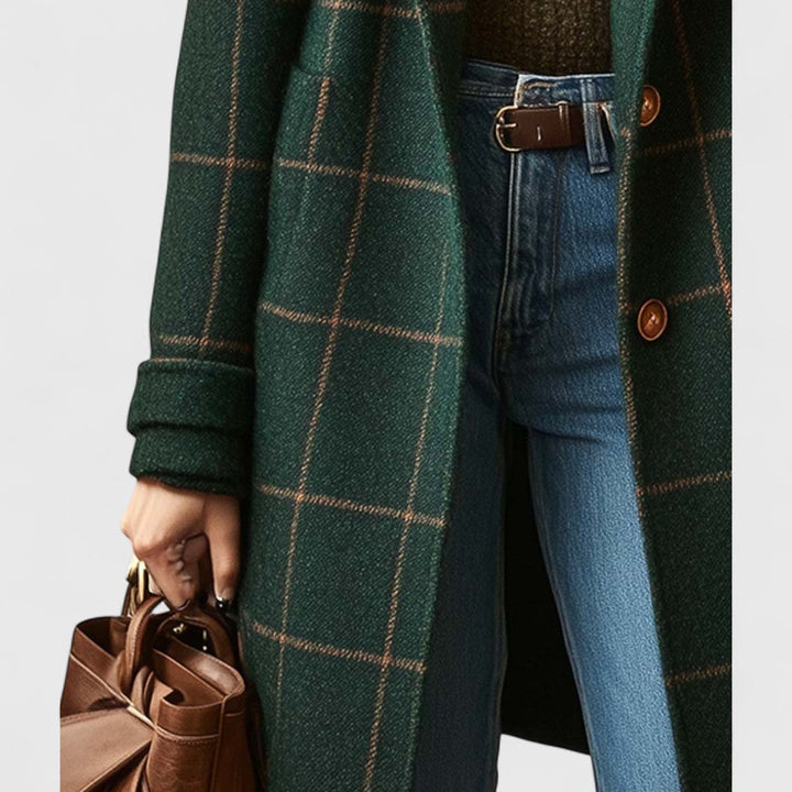 Manteau femme tendance à carreaux pour l'hiver. Design élégant et mode en vert foncé.