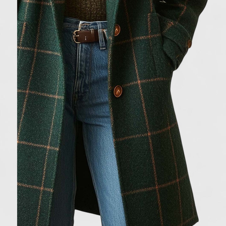 Manteau femme d'hiver à carreaux, chic et confortable. Veste élégante vert foncé, style classique.