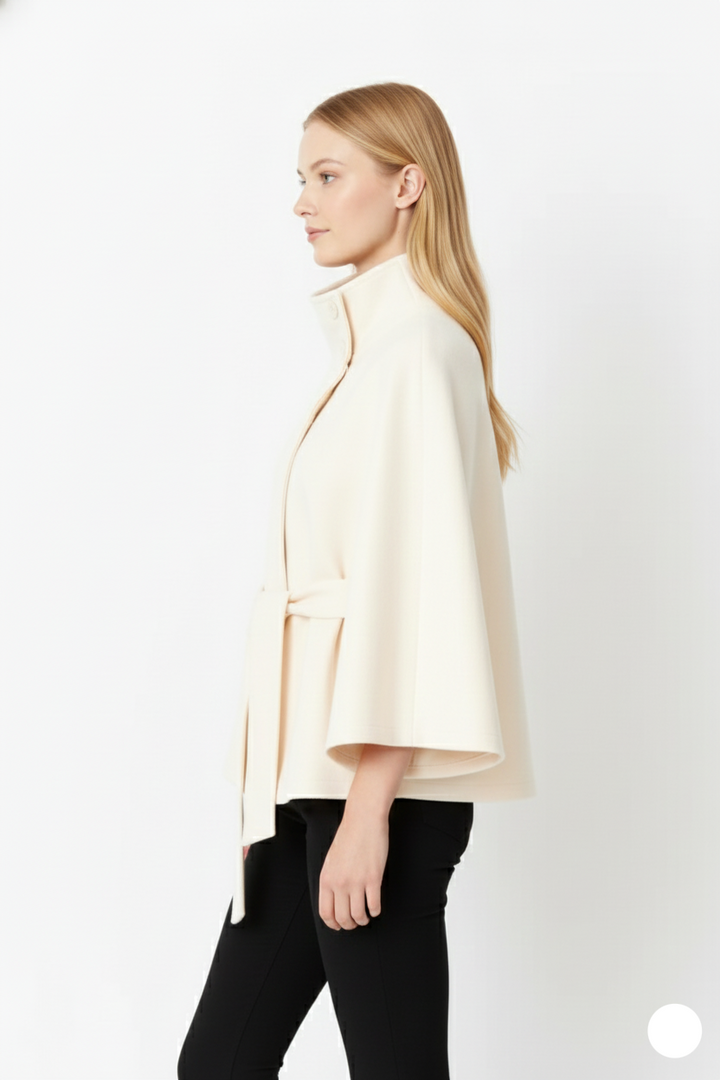 Élégant manteau femme pour l'hiver, col montant et ceinture amovible pour le style.