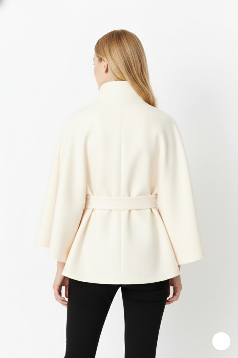 Manteau d'hiver féminin, coupe décontractée chic, col haut, parfait pour la saison.
