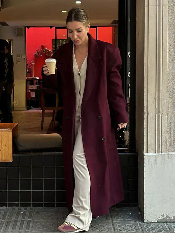 Manteau femme intemporel et chic, offrant chaleur et style. Une pièce essentielle pour un hiver élégant et mode.