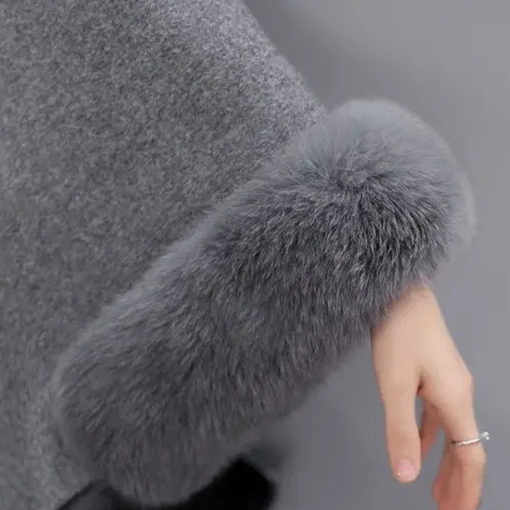 Manteau femme chameau, style raffiné et col douillet, parfait pour l'élégance féminine en hiver.