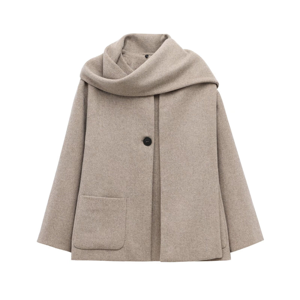 Manteau long femme chic couleur kaki avec col enveloppant, idéal pour la mode hivernale élégante.
