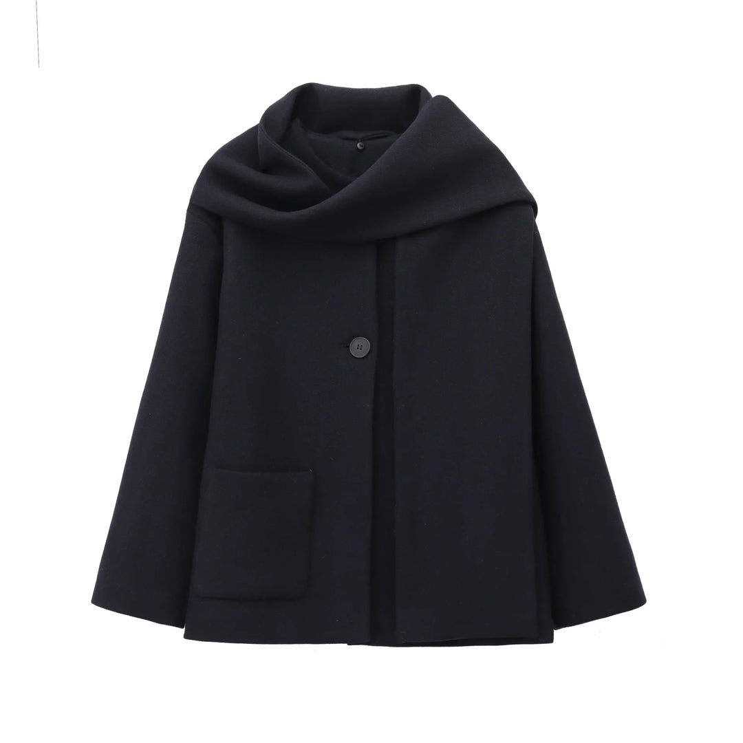 Manteau femme tendance couleur vin rouge, col enveloppant, style français pour un look hivernal chic.