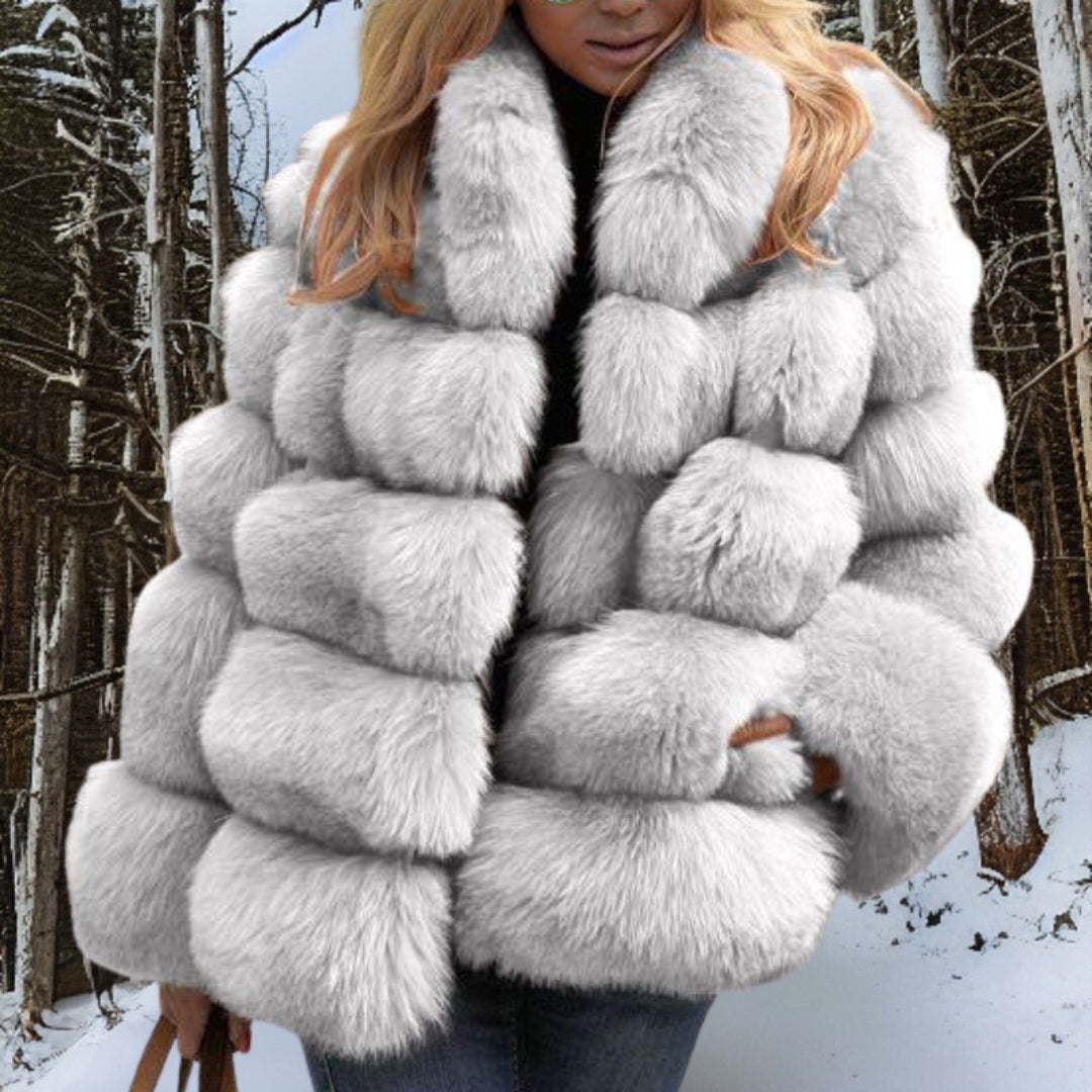 Manteau hiver femme en laine, chaud et élégant. Coupe classique.