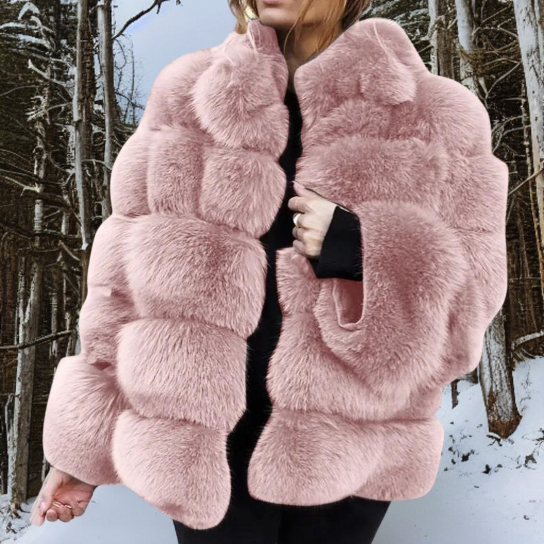 Manteau hiver femme en laine, chaud et élégant. Coupe classique.
