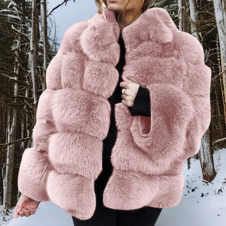 Manteau hiver femme en laine, chaud et élégant. Coupe classique.