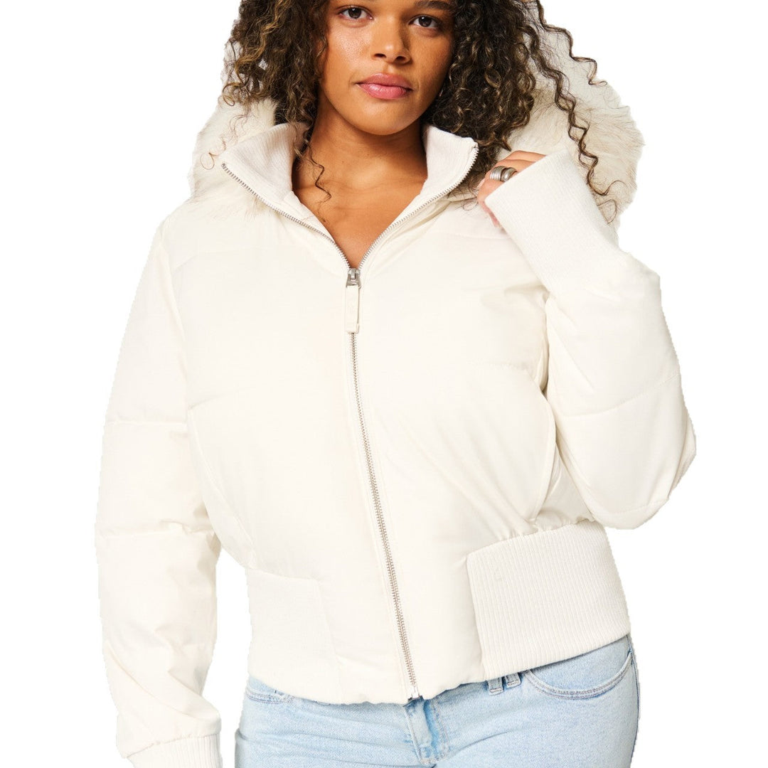 Manteau femme Helena élégant, coupe moderne, avec capuche amovible. Vêtement d'hiver chic pour un style urbain raffiné.