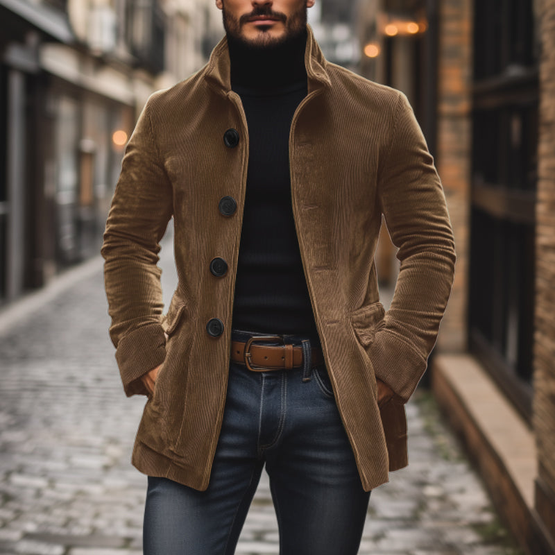 Manteau homme élégant et polyvalent, coupe ajustée, col montant, pour un look masculin tendance.