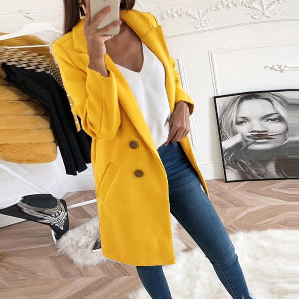 Manteau long chic femme, élégant et chaud pour l'hiver. Style classique, coupe longue et confortable.