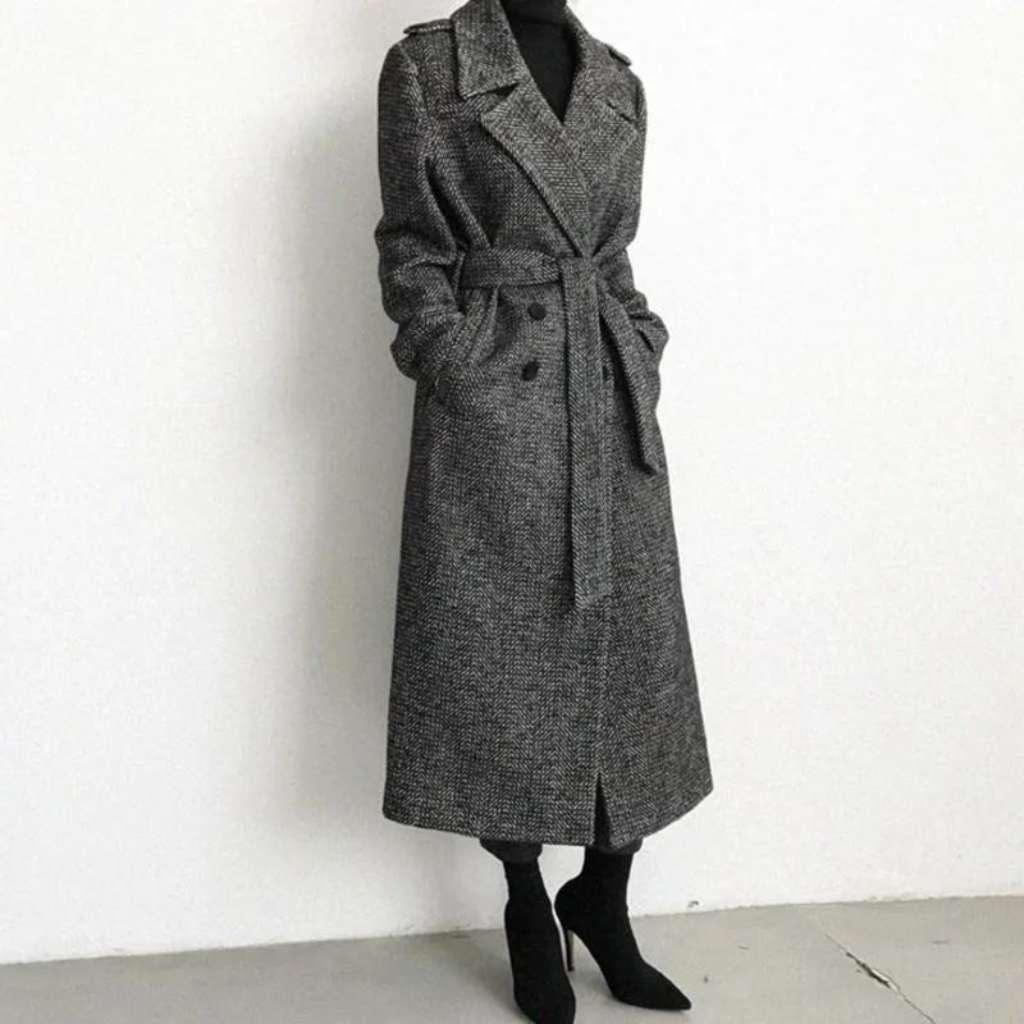 Manteau long femme à carreaux, élégant et confortable pour une mode hivernale chic et tendance.