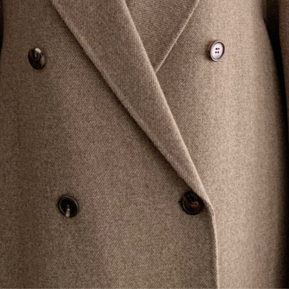 Manteau long femme, coupe élégante et chaude, idéal automne/hiver.  Tissu brun.