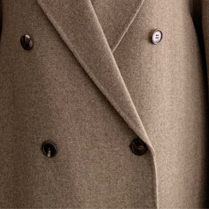Manteau long femme, coupe élégante et chaude, idéal automne/hiver.  Tissu brun.
