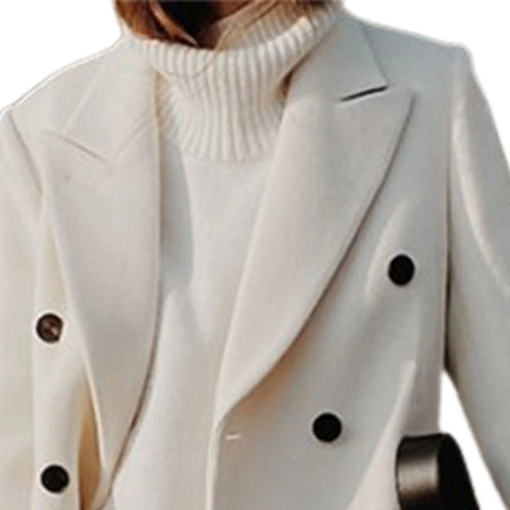 Manteau chic femme en laine, coupe longue. Idéal pour rester au chaud avec style cet hiver.