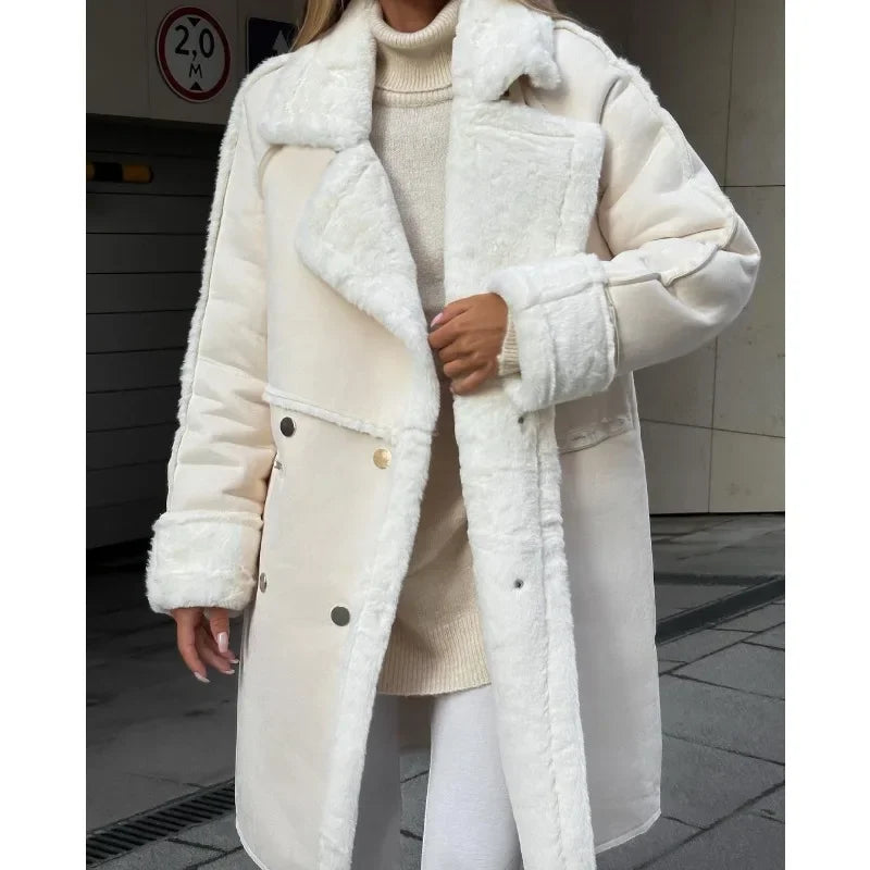 Manteau long femme hiver chaud, élégant, avec col fausse fourrure. Idéal pour une mode hiver sophistiquée.