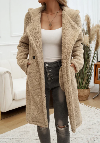 Manteau femme long et chaud pour l'hiver. Douillet et élégant avec capuche pour un confort optimal.