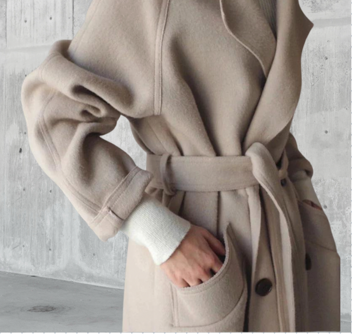 Manteau long femme chaud et élégant, style intemporel pour l'hiver et l'automne, confort garanti et chic.