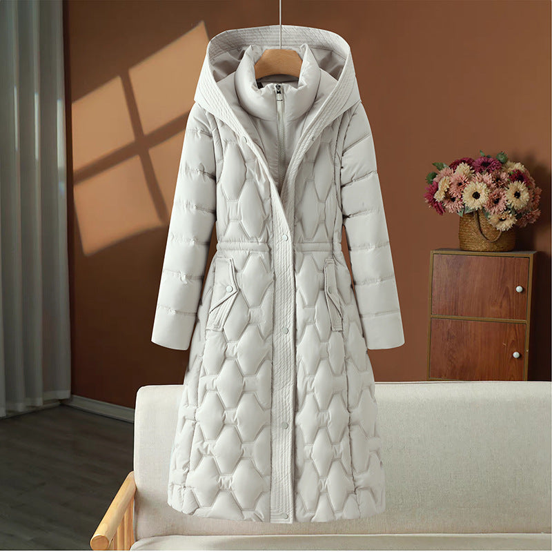 Manteau long matelassé femme pour l'hiver, élégant et chaud, protection mode contre le froid.