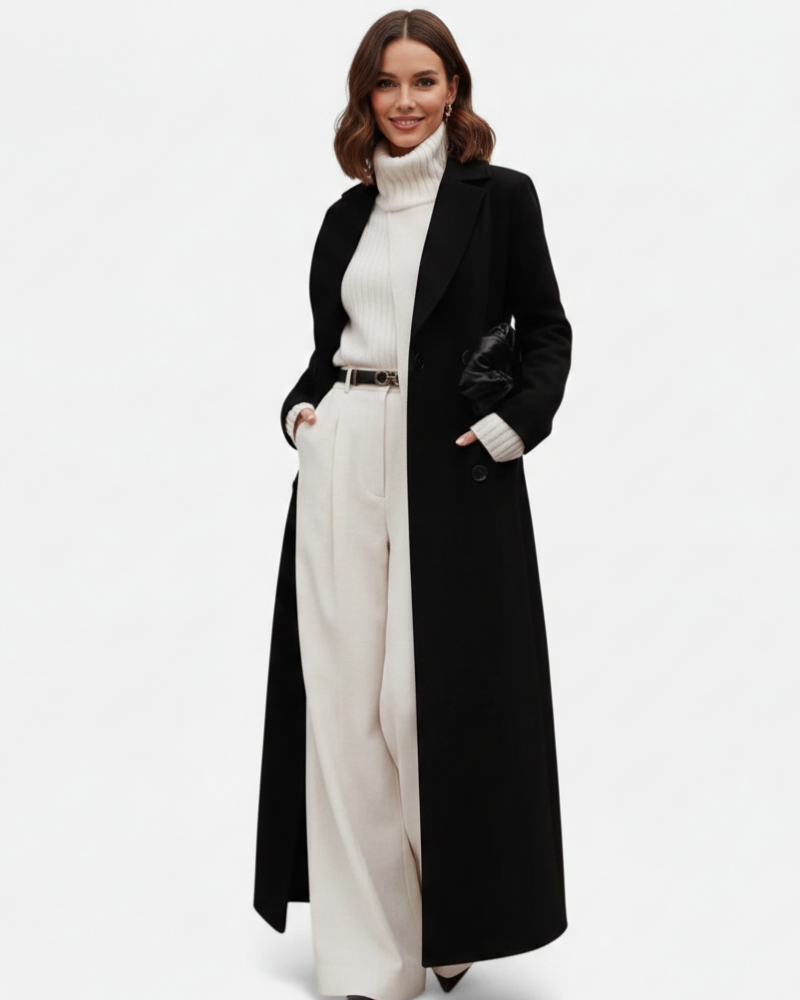 Manteau trench noir classique femme, parfait pour une tenue professionnelle ou chic en automne-hiver.