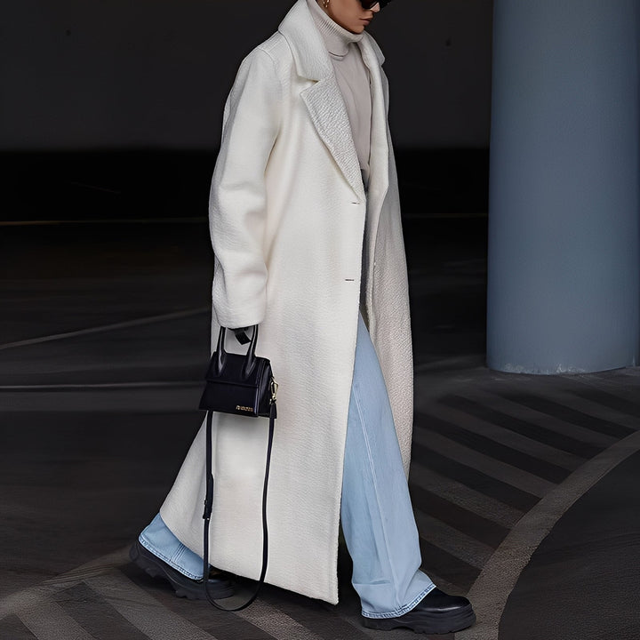 Manteau long oversize femme, chic et élégant, avec coupe ample et bouton unique, parfait pour l'hiver.