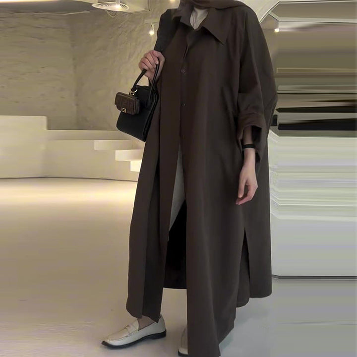 Manteau oversize femme, style minimaliste et confortable. Idéal pour un look mode hivernal décontracté.
