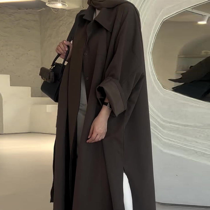 Vêtement extérieur femme : manteau long et chaud. Silhouette oversize moderne, confort hivernal assuré.