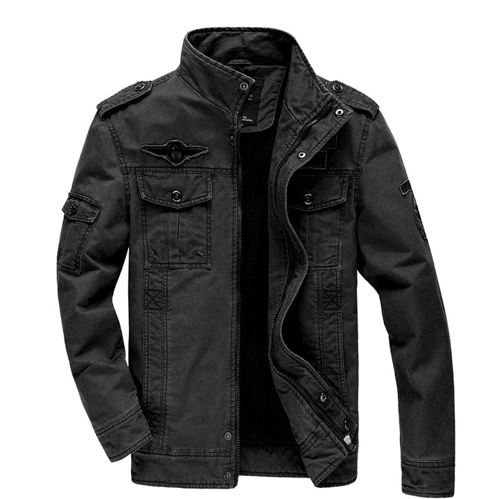 Manteau mi-long homme, style militaire décontracté.  Coupe ajustée, poches multiples.
