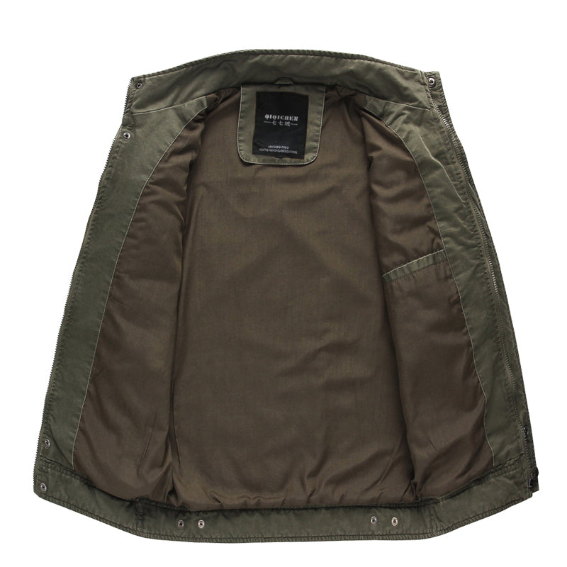 Manteau mi-long homme, style militaire décontracté.  Coupe ajustée, poches multiples.