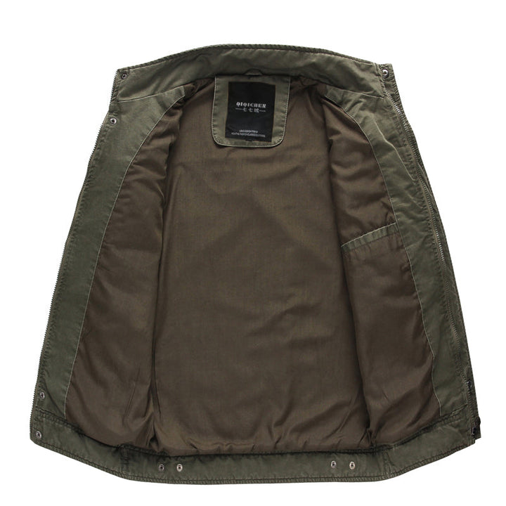 Manteau mi-long homme, style militaire décontracté.  Coupe ajustée, poches multiples.