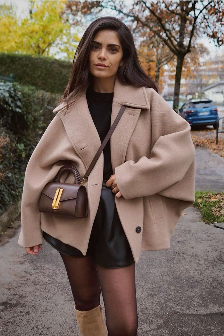 "Manteau oversized en laine femme, coupe moderne, couleur beige, chic et chaleureuse, parfait pour l'automne"