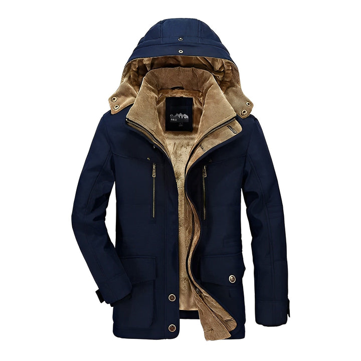 Homme portant une veste parka classique pour l'hiver, parfait pour la tenue urbaine et la protection froid.