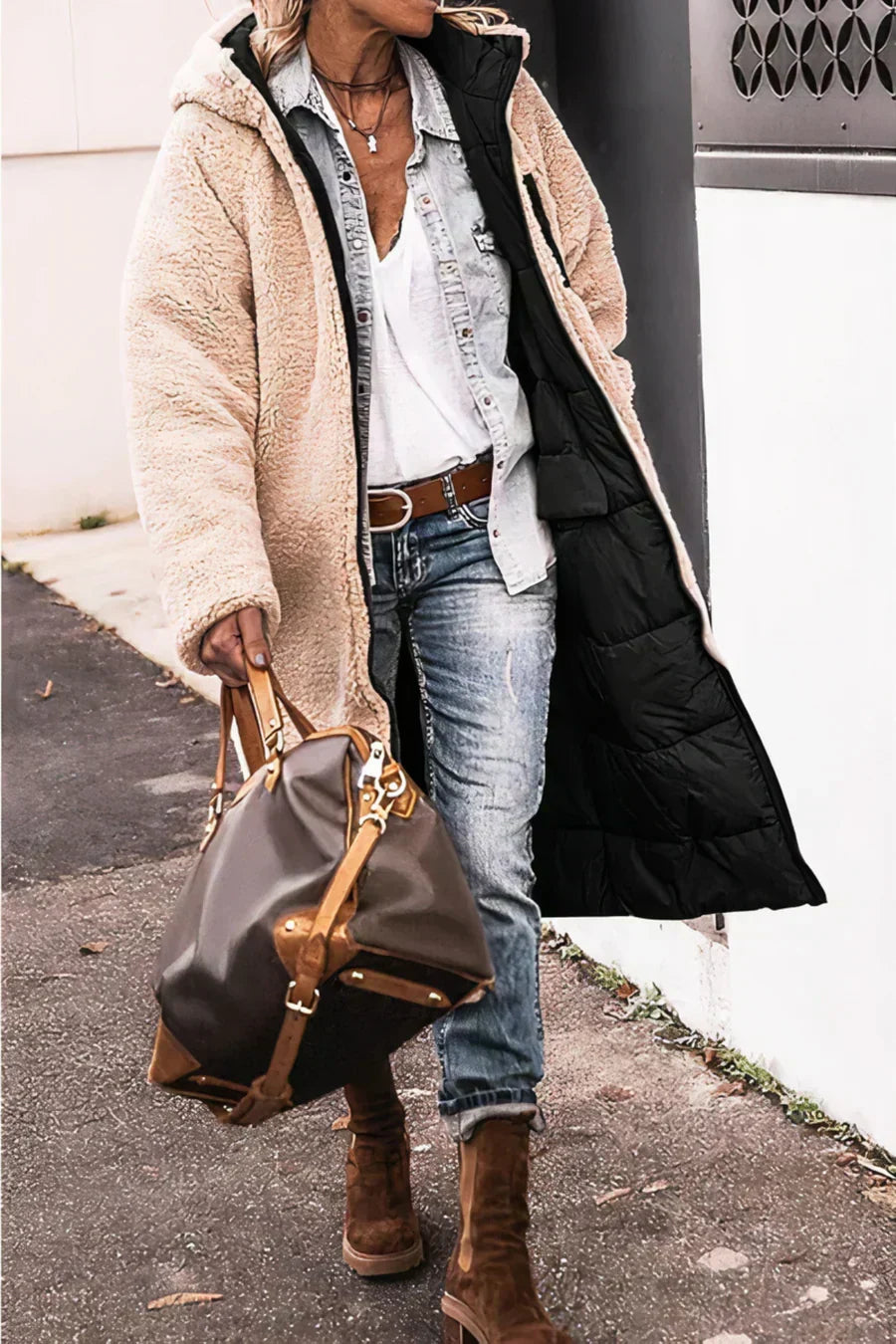 Manteau chaud et confortable pour femme. Idéal pour l'hiver, élégant et pratique au quotidien.