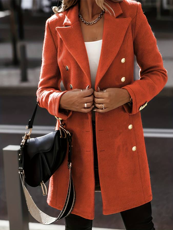 Manteau femme élégant, double boutonnage, long, parfait pour un style hivernal chic et ajusté.