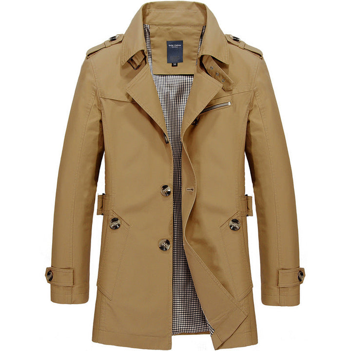 "Manteau trench homme élégant avec coupe structurée, doublure lisse, épaulettes marquées et style croisé sophistiqué."