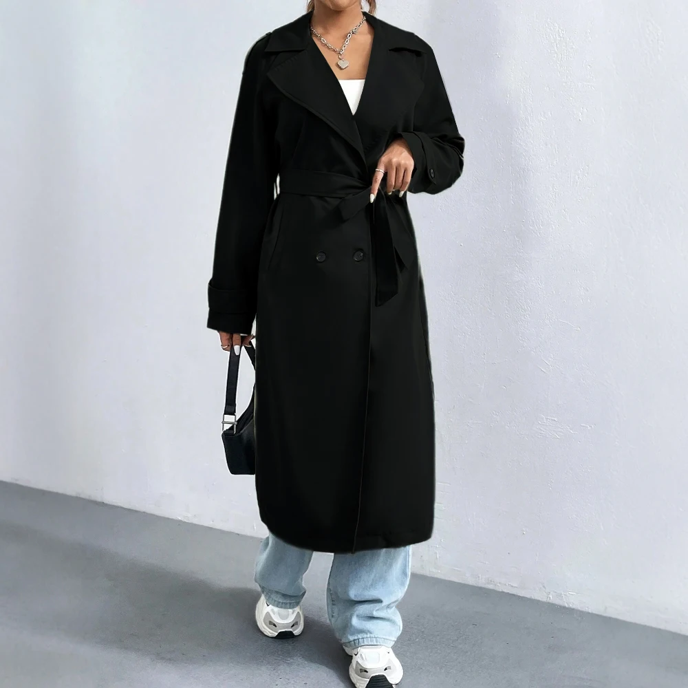 Manteau trench femme, silhouette élégante, double boutonnage, parfait pour look raffiné printemps/automne.
