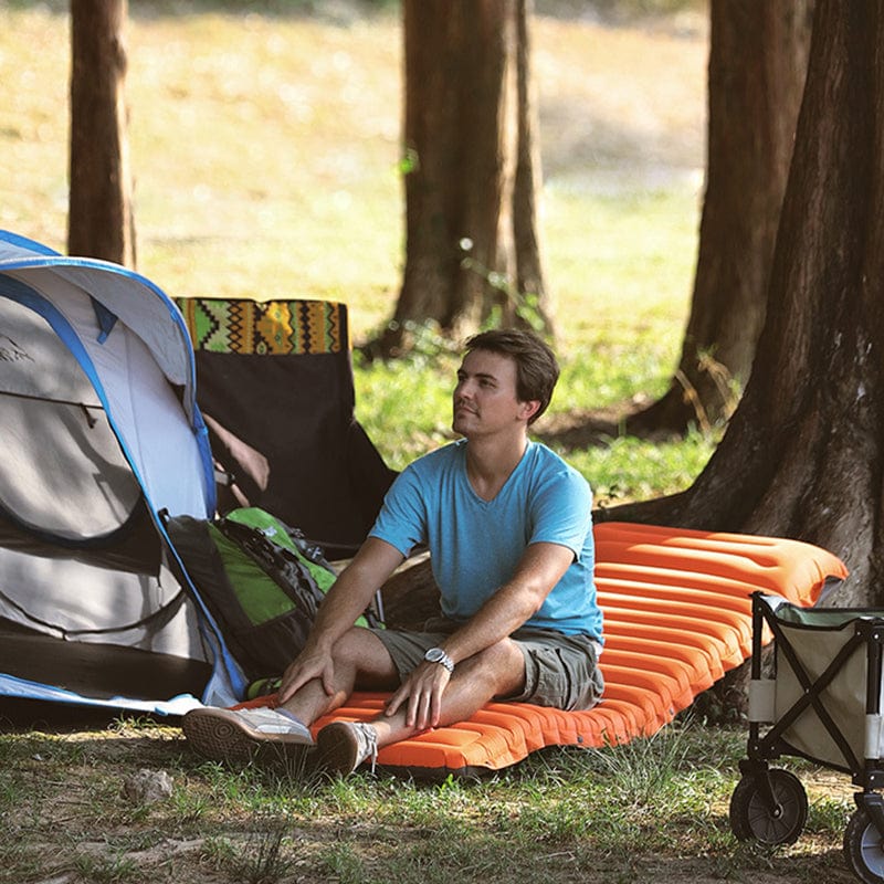 Matelas gonflable premium avec coussin intégré. Confort optimal pour une nuit paisible, camping ou voyage.