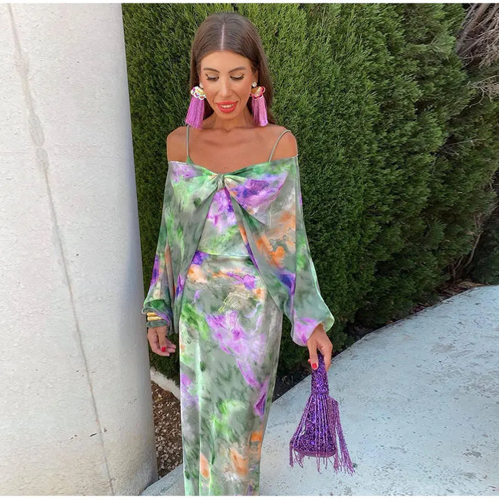 Maxi-robe fluide, imprimé halo-dye, élégante et sexy.  Coupe flatteuse.  Parfait pour l'été.