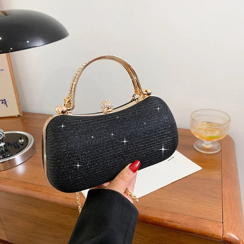 Minaudière de mariage argentée brillante, petit sac à main femme, pochette de soirée raffinée.
