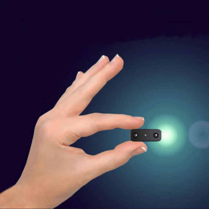 Mini caméra HD discrète.  Enregistrement vidéo et audio haute définition. Surveillance efficace et compacte.