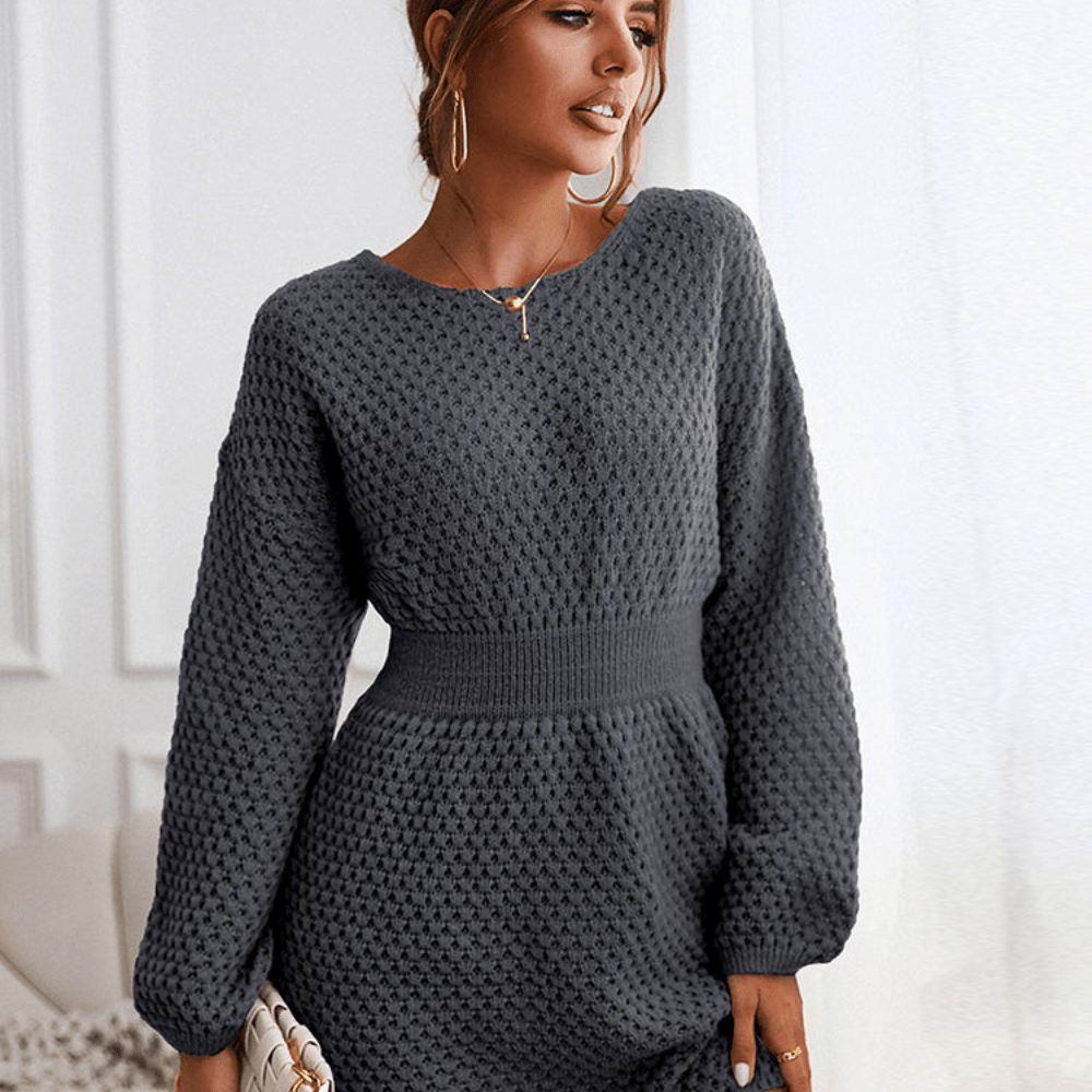 Robe pull mini femme confortable à manches longues, idéale pour un style chic et décontracté en hiver.