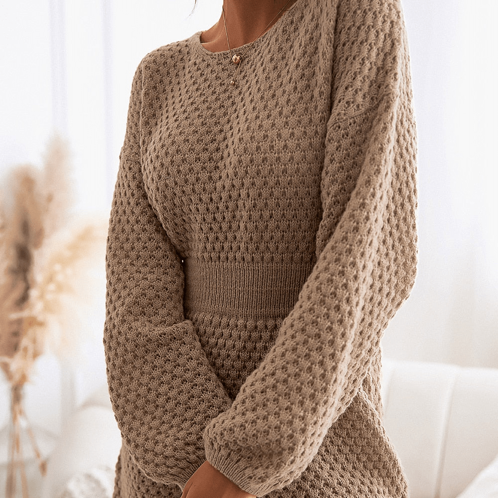 Vêtements femme: mini robe pull chaude et chic à manches longues, une tendance essentielle automne-hiver.