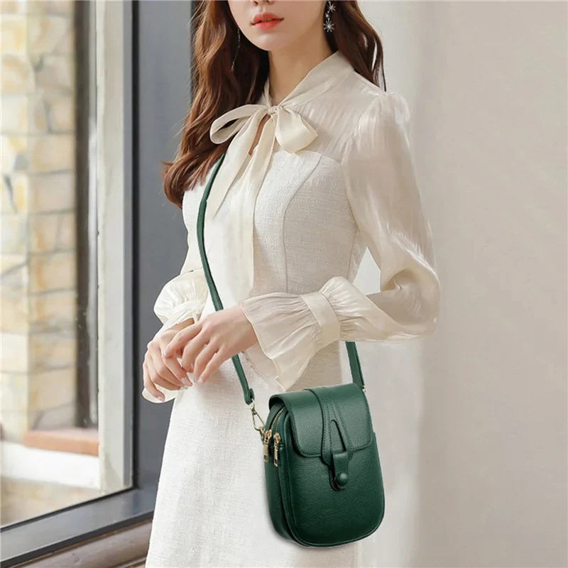 Pochette bandoulière femme compacte pour téléphone portable, style moderne.