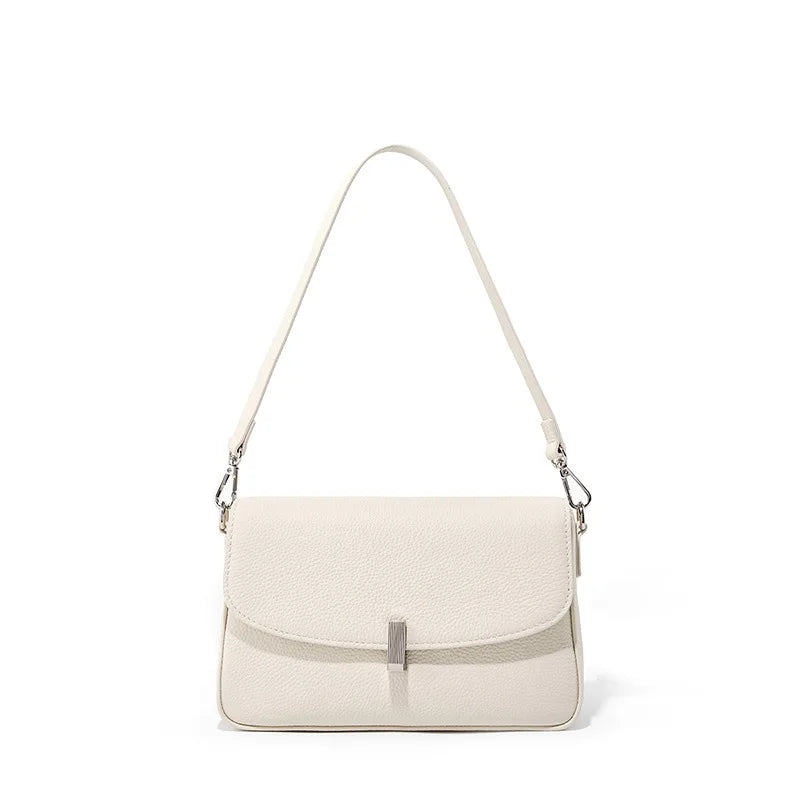 Mini sac bandoulière femme, en cuir texturé, parfait pour ranger l'essentiel avec style.