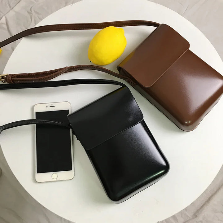Mini sac bandoulière téléphone élégant pour femme, en similicuir, accessoire mode compact et stylé.