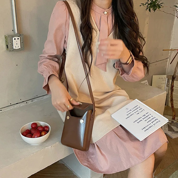 Sac bandoulière compact pour femme, mini sac téléphone en similicuir, essentiel pour un style élégant et pratique.